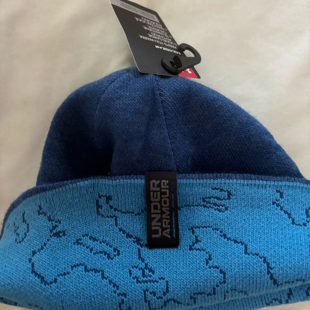 Under Armour kids/men’s blue winter beanie